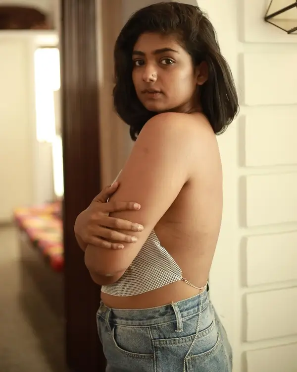 Hot Bhoomika Shetty Shows Off Big Boobs and Deep Cleavage in Backless White Top and Denim Shorts (3)