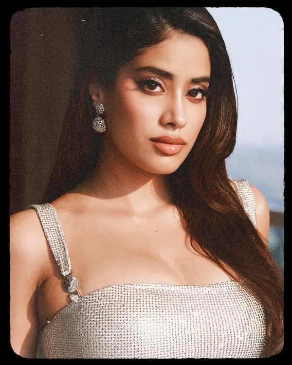 Hot Janhvi Kapoor Displays Her Big Boobs and Sexy Figure in White Strappy Dress (5)