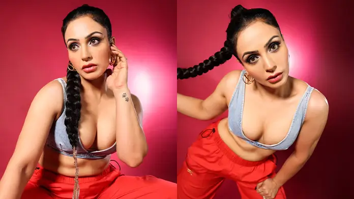 Hot Nandini Rai Showcased Her Big Boobs in Denim Bralette Shows Her Sultry Look (1)