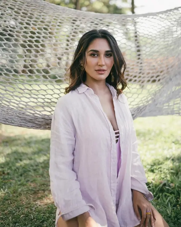 Hot Nikita Dutta Showcased Her Big Boobs and Curvy Figure in Purple Monokini With a Breezy Shirt (6)