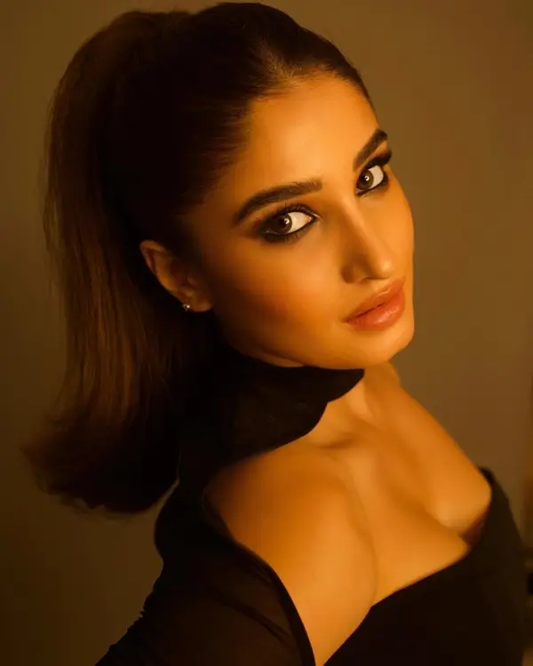 Hot Rasha Thadani Showcased Her Big Boobs and Curvy Figure in a Chic Black Turtle Halter Neck Outfit (4)