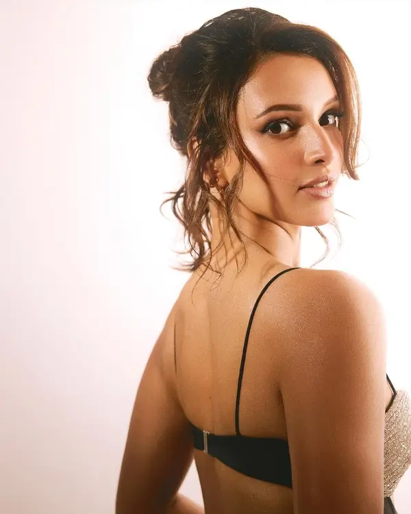 Hot Tripti Dimri Flaunts Her Big Boobs and Sexy Body in Maxi Dress Adorned With White Stones (5)