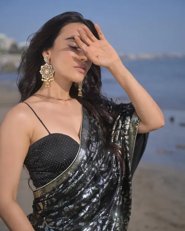 hot Surbhi Jyoti Shows Off big boobs and deep Cleavage in black saree (7)