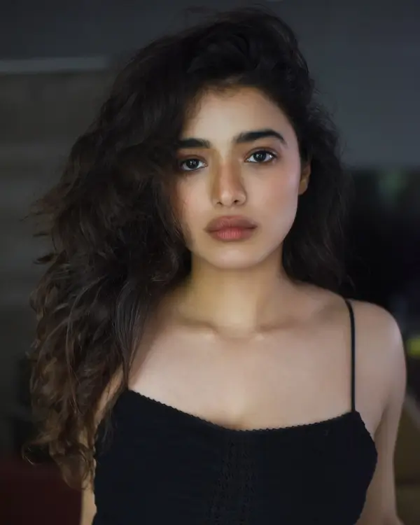 Hot Ketika Sharma Displays Her Big Boobs in a Sleek Black Camisole (3)