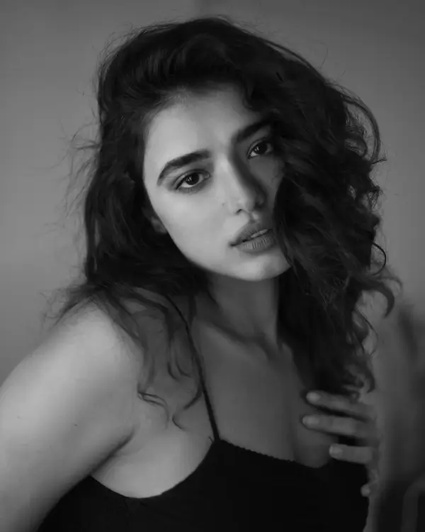 Hot Ketika Sharma Displays Her Big Boobs in a Sleek Black Camisole (6)