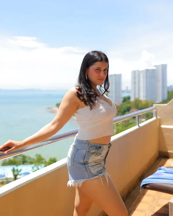 Hot Mannara Chopra Flaunts Her Big Boobs in a White Sleeveless Crop Top and Ripped Denim Pants (4)