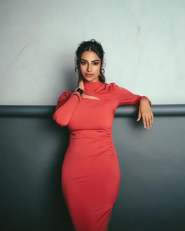 Hot Meenakshi Chaudhary Displays Her Big Boobs and Sexy Body in Gorgeous Red Dress (4)