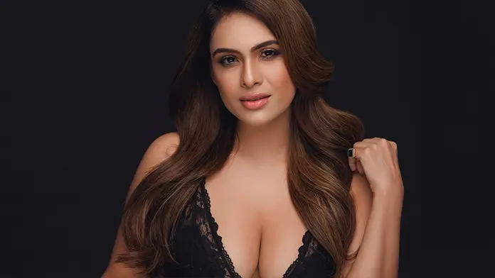 Hot Neha Malik Flaunts Her Big Boobs and Deep Cleavage in Black Lace Dress (1)
