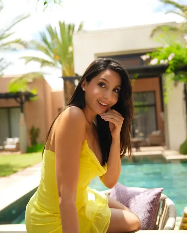 Hot Nora Fatehi Showcased Her Big Boobs and Curvy Figure in Yellow Mini Dress (3)