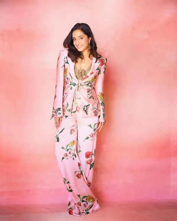 Hot Shraddha Kapoor Flaunts Her Big Boobs in Pink Floral Powersuit (4)