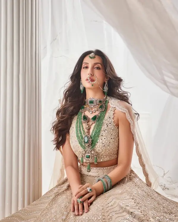 Hot Nora Fatehi Flaunts Her Big Boobs in Beige Bridal Lehenga (4)