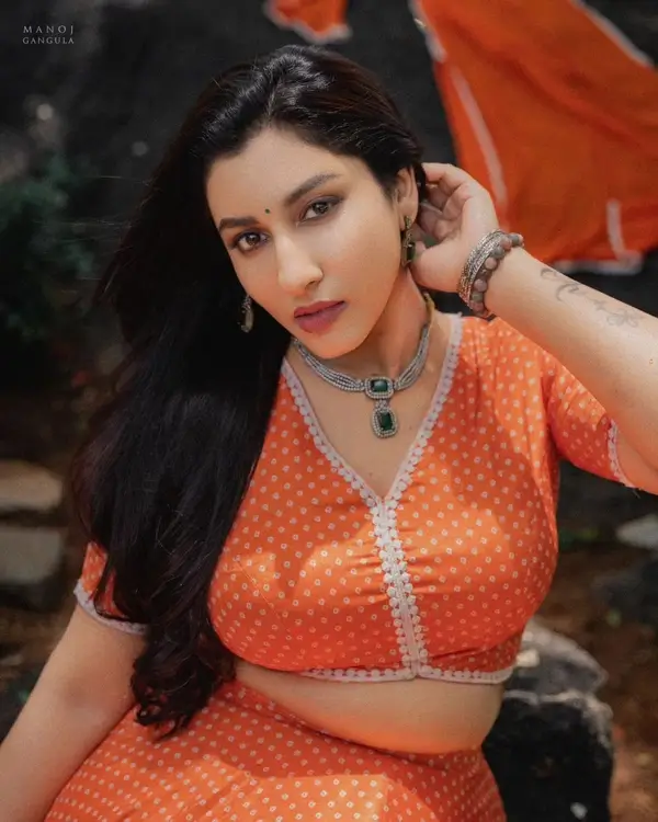 Hot Vishnu Priya Shows Off Big Boobs in an Orange Lehenga Crop Blouse (2)