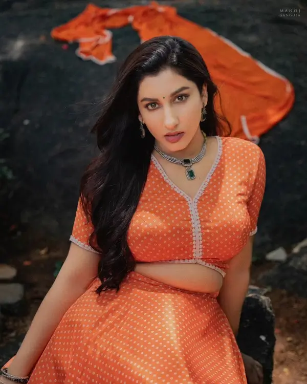 Hot Vishnu Priya Shows Off Big Boobs in an Orange Lehenga Crop Blouse (3)