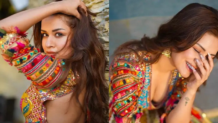 Hot Avneet Kaur Showing Her Big Boobs in Kaur Colorful Anarkali Dress (1)