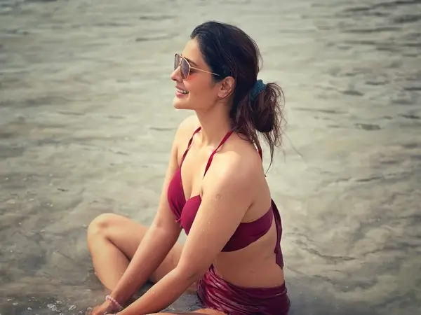 Hot Payal Rajput Displays Her Big Boobs and Sexy Body in Maroon Bikini (4)