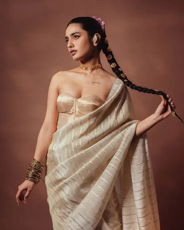 Hot Priya Prakash Shows Off Big Boobs and Deep Cleavage in a Cream colored Silk Saree (2)