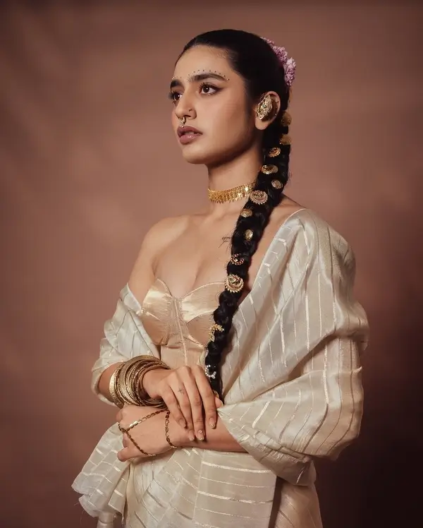 Hot Priya Prakash Shows Off Big Boobs and Deep Cleavage in a Cream colored Silk Saree (5)