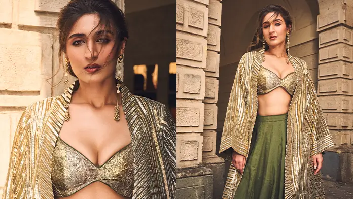 Hot Dhvani Bhanushali Displays Her Big Boobs in Golden and Green Dress (1)