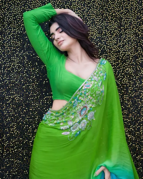 Hot Jabardasth Varsha Displays Her Big Boobs and Sexy Body in Green and Blue Colors Saree (6)