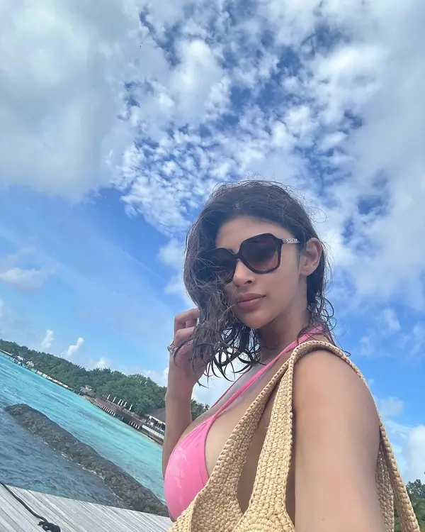 Hot Mouni Roy Showcased Her Big Boobs and Curvy Body in Pink Bikini (4)