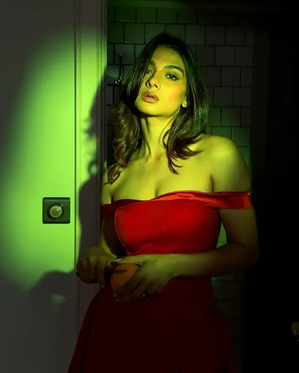 Hot Natasha Bharadwaj Showing Her Big Boobs in Beautifully Elegant Red Dress (4)