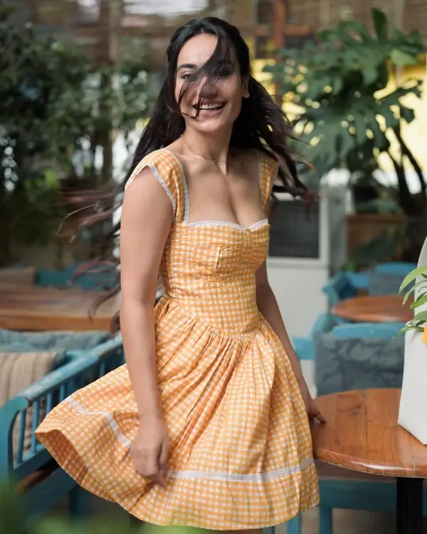 Hot Surbhi Jyoti Displays Her Big Boobs in Charming Yellow Dress (6)