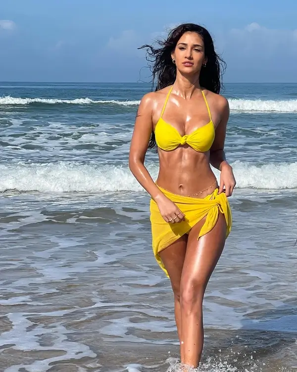 Hot Disha Patani Showcased Her Big Boobs and Curvy Body in Yellow Bikini (2)