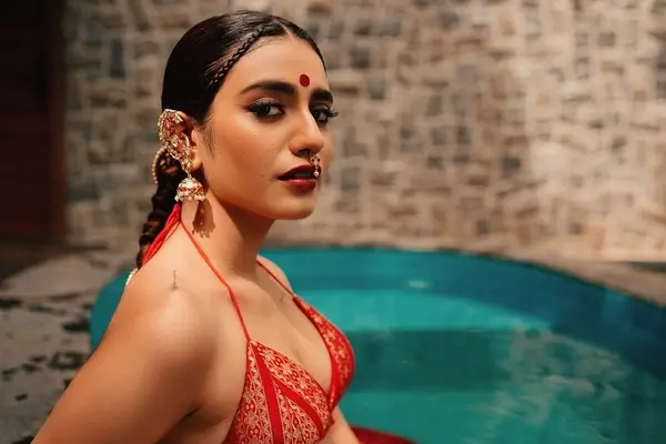 Hot Priya Prakash Shows Off Big Boobs and Deep Cleavage in a Gorgeous Red Silk Lehenga Paired With a Bralette (4)