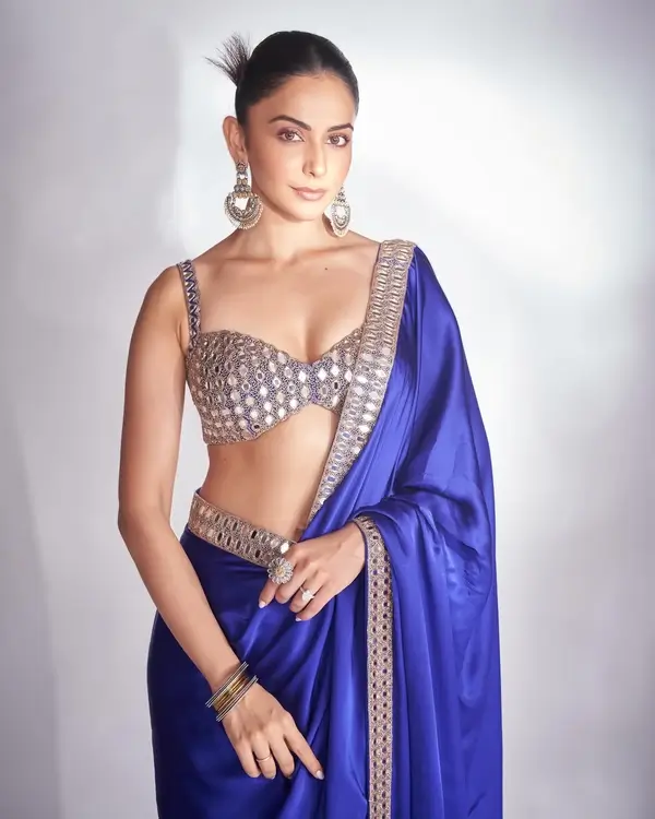 Hot Rakul Preet Singh Flaunts Her Big Boobs in a Mirror stoned Blue Bralette Paired With a Flowing Blue Saree (2)