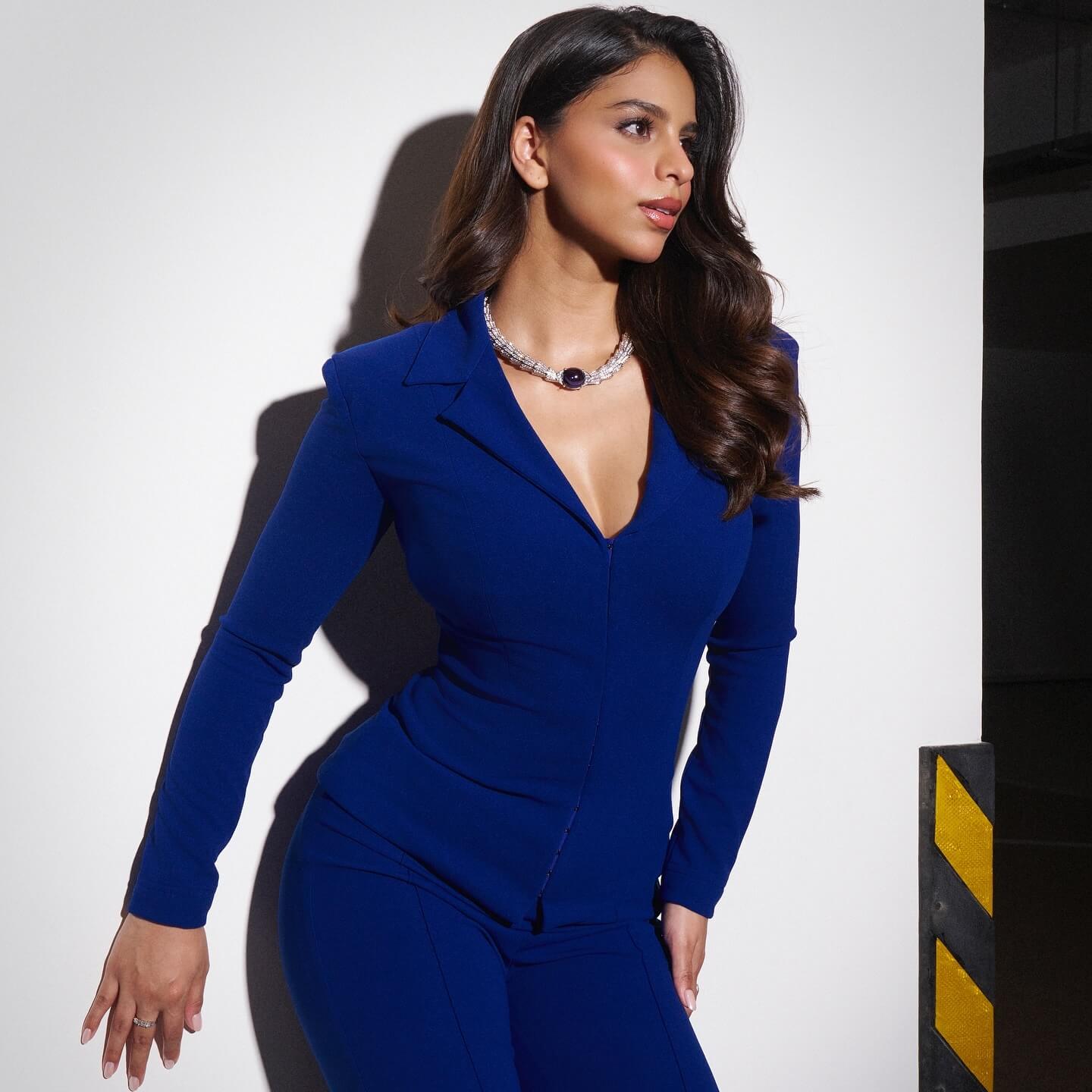 Hot Suhana Khan Showcased Her Big Boobs and Curvy Body in Blue Blazer and Matching Slacks (1)