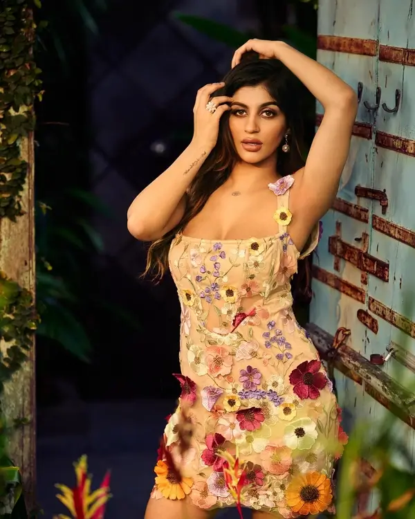 Hot Yashika Aannand Showcased Her Big Boobs and Curvy Body in Floral Dress (3)