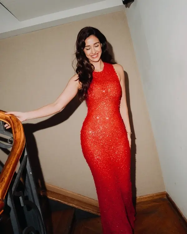 Hot Disha Patani Displays Her Big Boobs and Sexy Body in Red Sequined Sleeveless Gown (2)