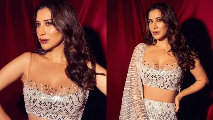 Hot Sophie Choudry Shows Off Big Boobs and Deep Cleavage in Gorgeous Bralette and Skirt (1)