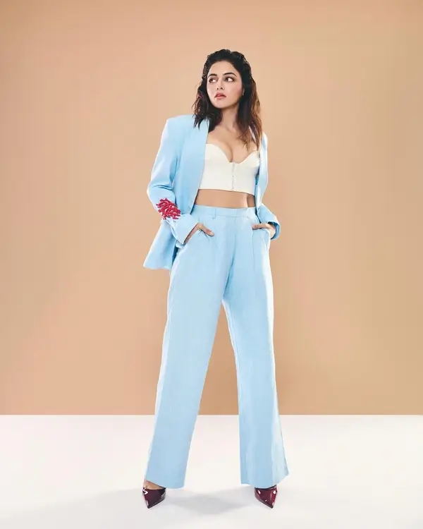 Hot Wamiqa Gabbi Flaunts Her Big Boobs in Blue Jacket and Pants (2)