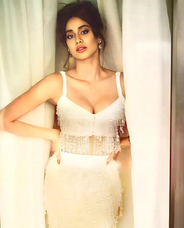Hot Janhvi Kapoor Showcased Her Big Boobs and Curvy Body in White Dolce & Gabbana Top and Skirt (5)