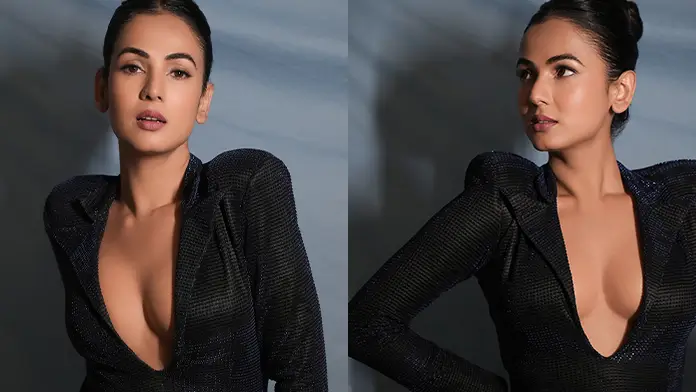 Hot Sonal Chauhan Flaunts Her Big Boobs in Sexy Black Dress (1)