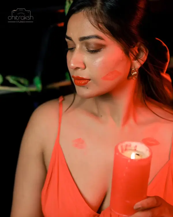 Hot Inaya Sultana Shows Off Big Boobs and Deep Cleavage in Bright Dress (3)