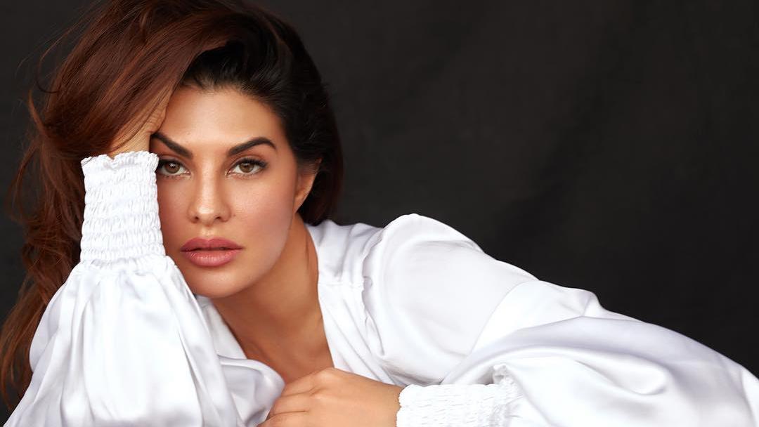 Jacqueline Fernandez Shows Off Huge Cleavage in Red Dress Looked Stunning