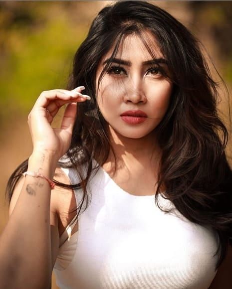 Sofia Ansari Spicy Photos That Will Raise Your Eyebrow