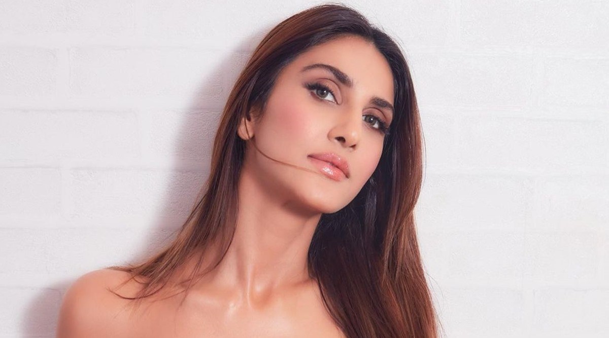 Hot Vaani Kapoor Displays Her Big Boobs in Off Shoulder Outfit and Wowed Fans