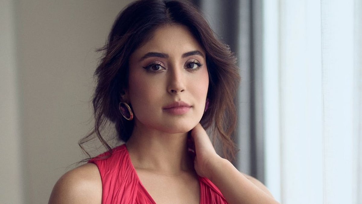 Kritika Kamra Displays Her Sexy Figure in Bodycon Dress Raised the Temperature